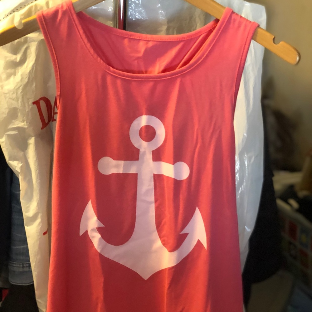 Anchor tank with bow